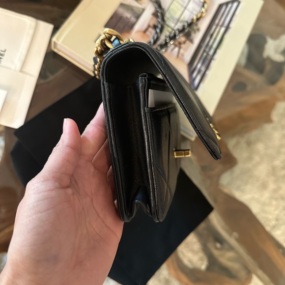 NEW Chanel19 wallet on chain - Picture 12 of 15